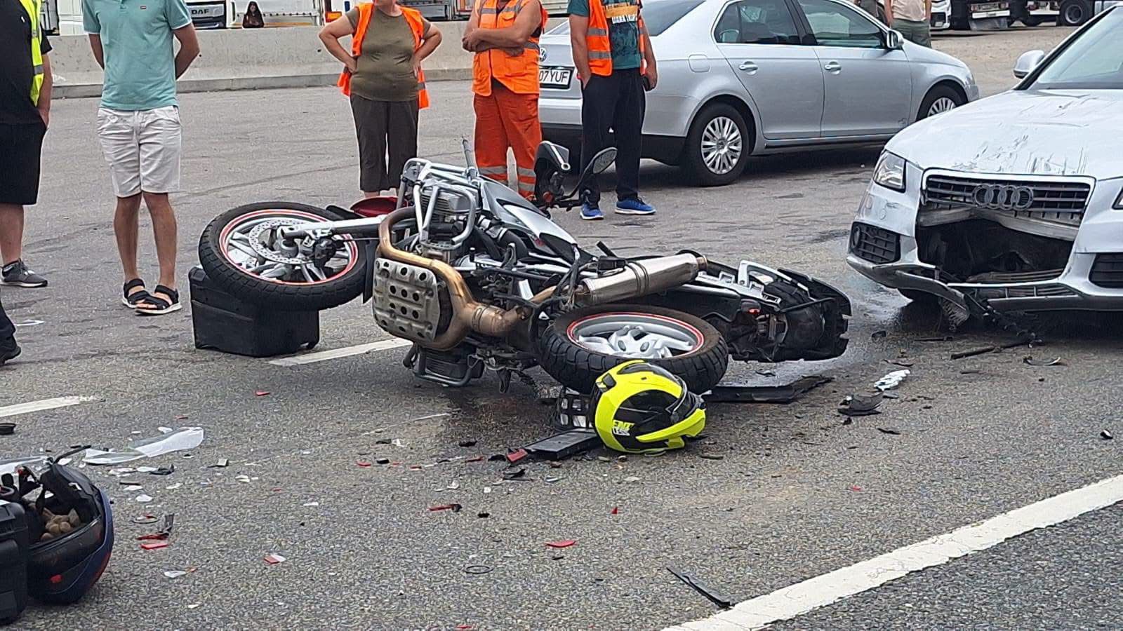 Accident pe DN6, în zona Taverna Sârbului. Două persoane au fost rănite