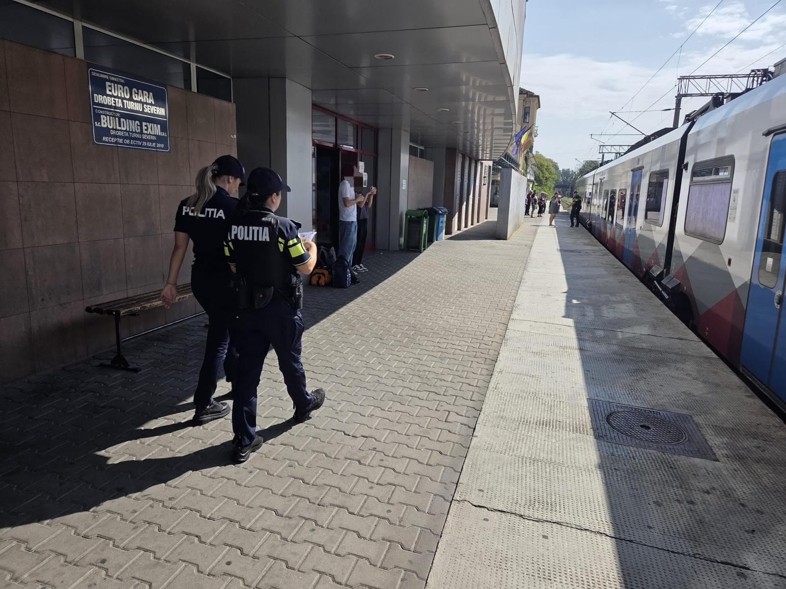 Acțiuni preventive în gările din Mehedinți: polițiștii au atras atenția asupra pericolelor de pe trenuri