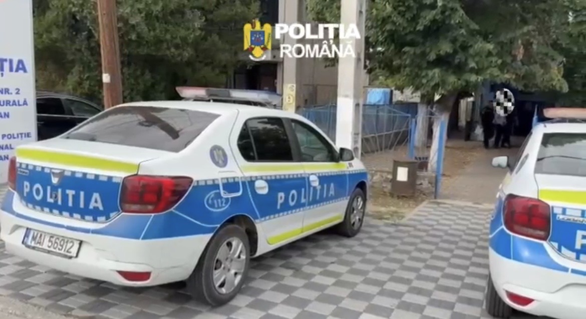 A furat o mașină, s-a urcat la volan fără permis și a pornit la drum! Autoturismul era și radiat din circulație