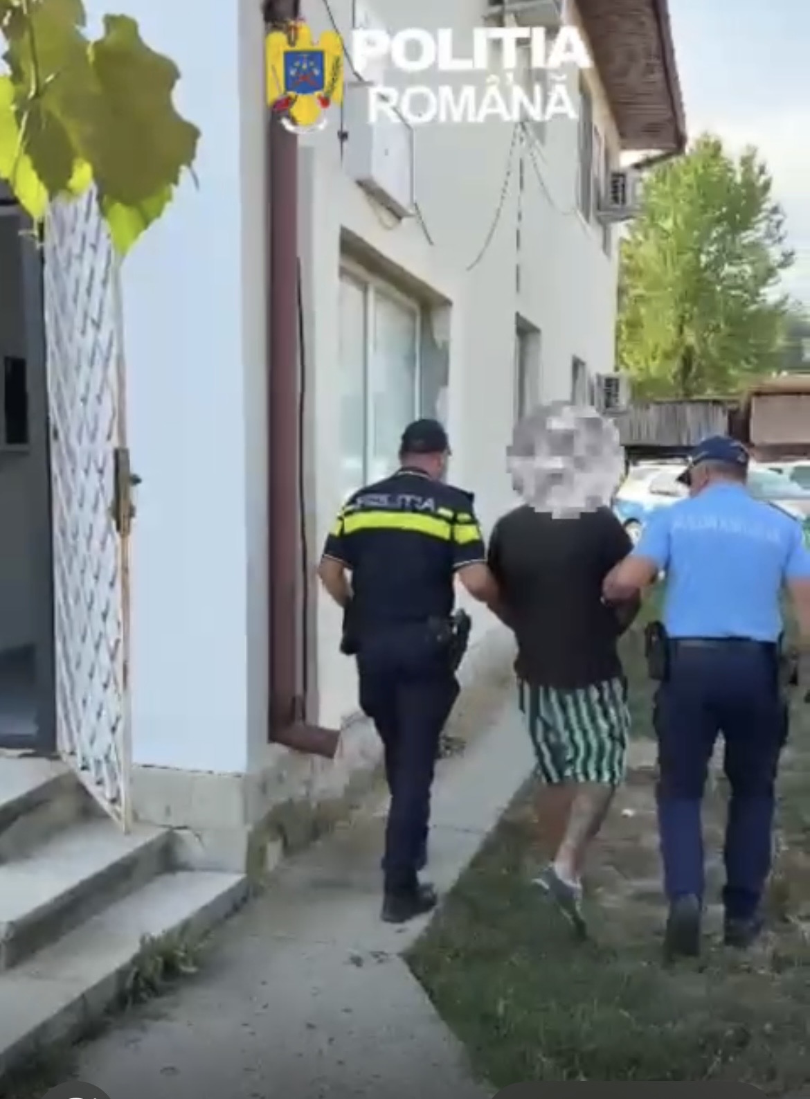 Un tânăr de 28 de ani, reținut după ce polițiștii au făcut o descoperire uluitoare la mașina pe care o conducea