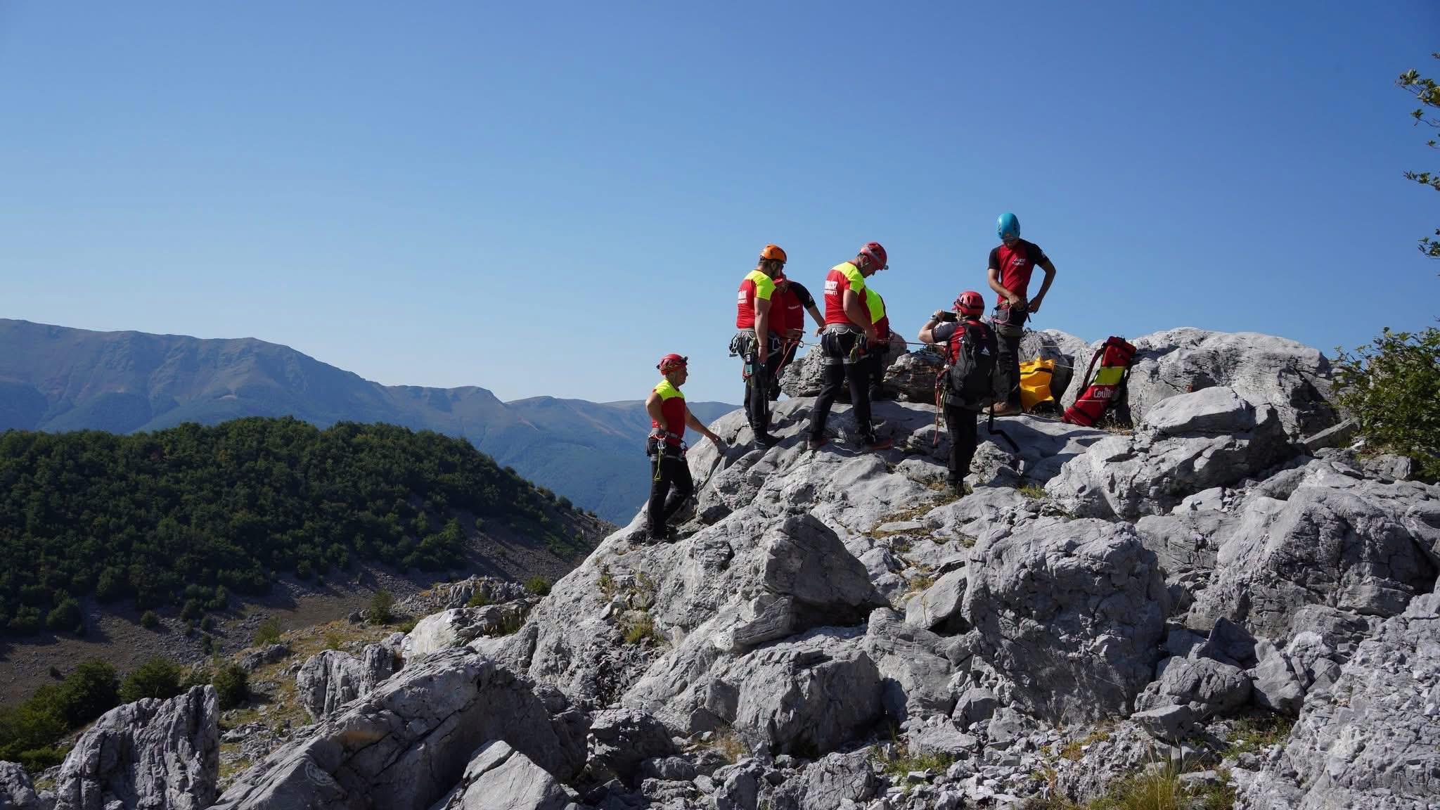 Intervenție de urgență pe Ciucarul Mare: turist rănit pe traseu, preluat de SMURD