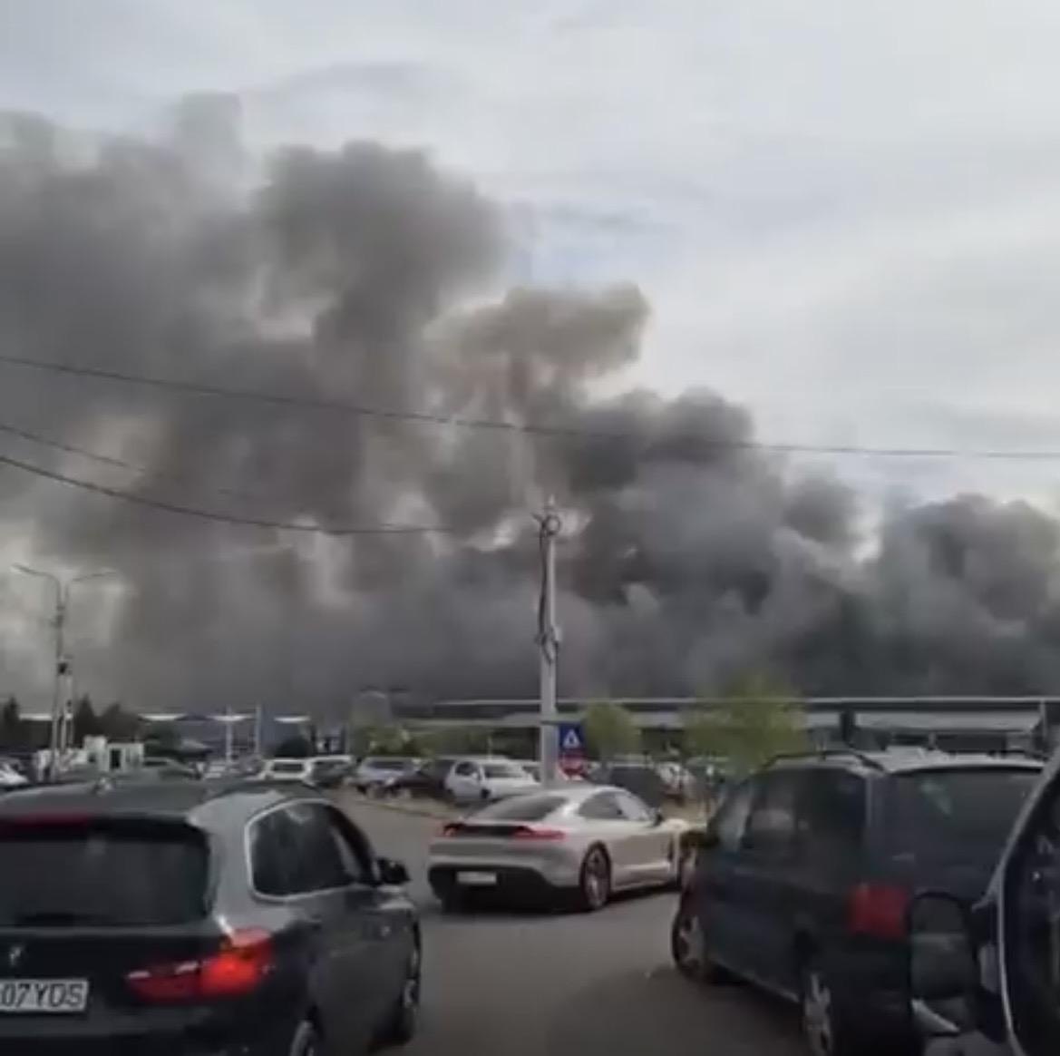 UPDATE | A FOST EMIS ȘI UN MESAJ RO-ALERT PRIVIND INCENDIUL DE LA DEPOZITUL DE HÂRTIE DIN SEVERIN. INTERVENȚIE SUPLIMENTATĂ