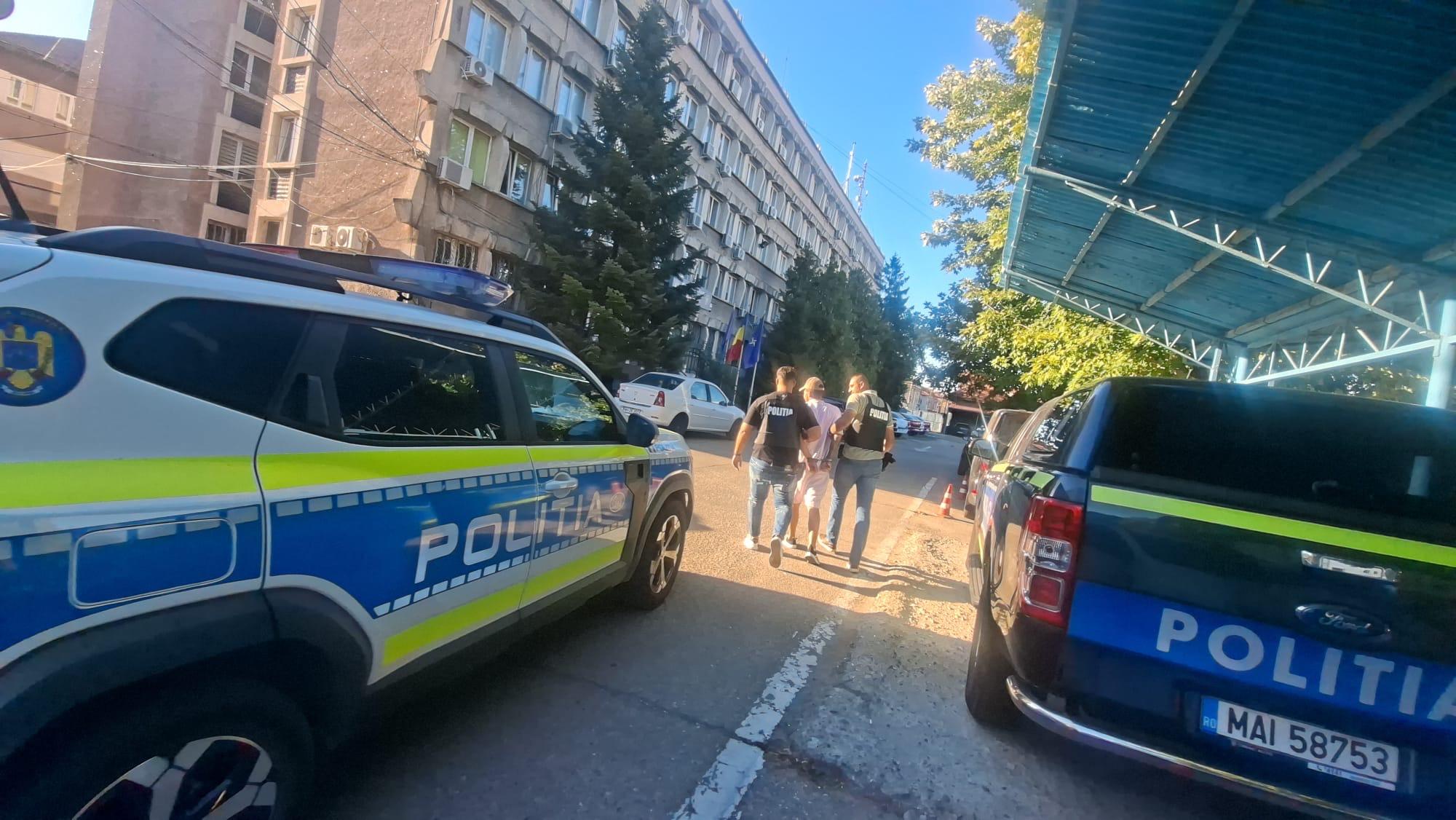 A furat un motor de ambarcațiune de pe malul Dunării. Tânăr de 21 de ani, reținut de polițiștii din Mehedinți