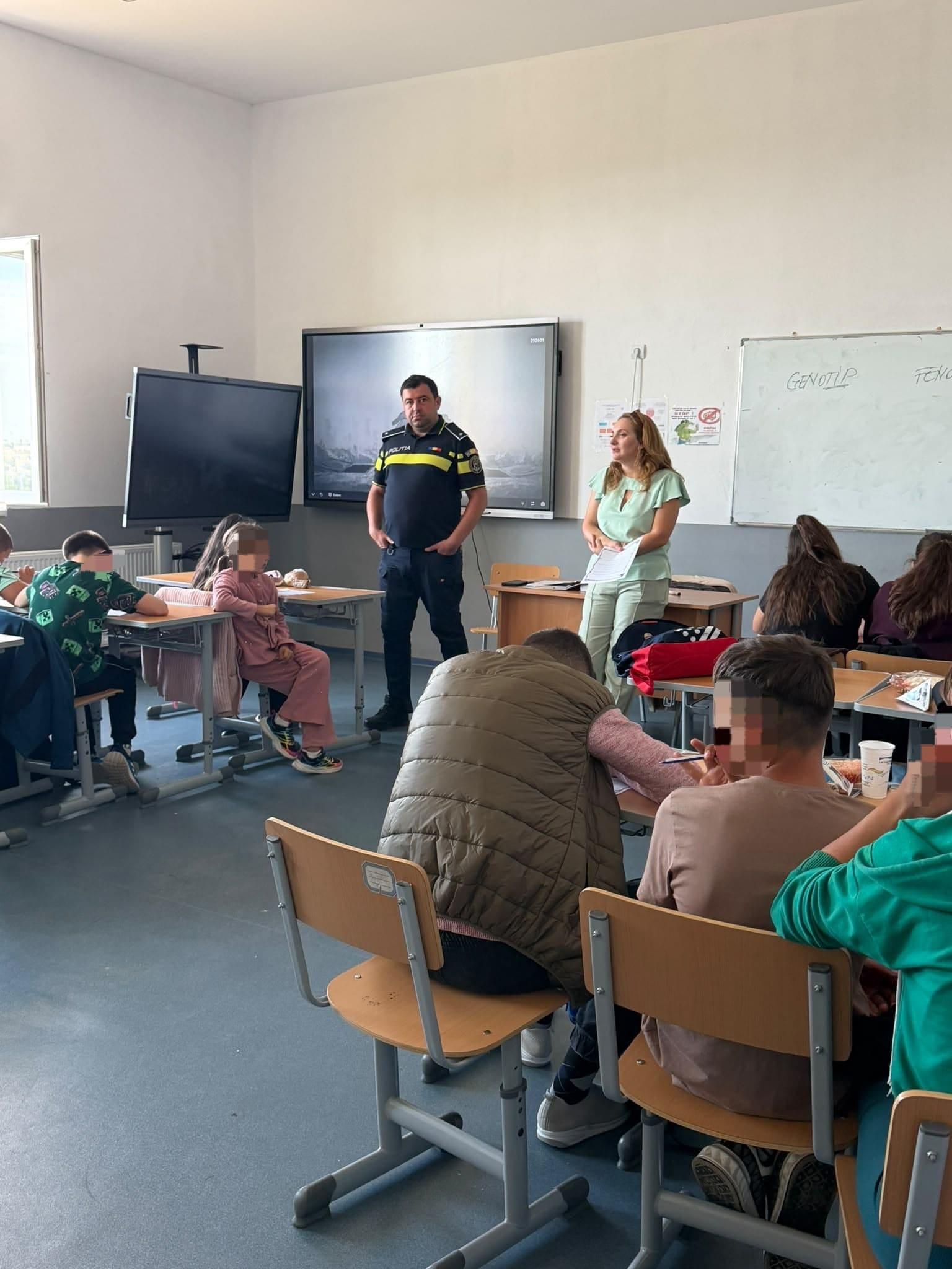 Prevenirea violenței și bullyingului, în atenția polițiștilor mehedințeni
