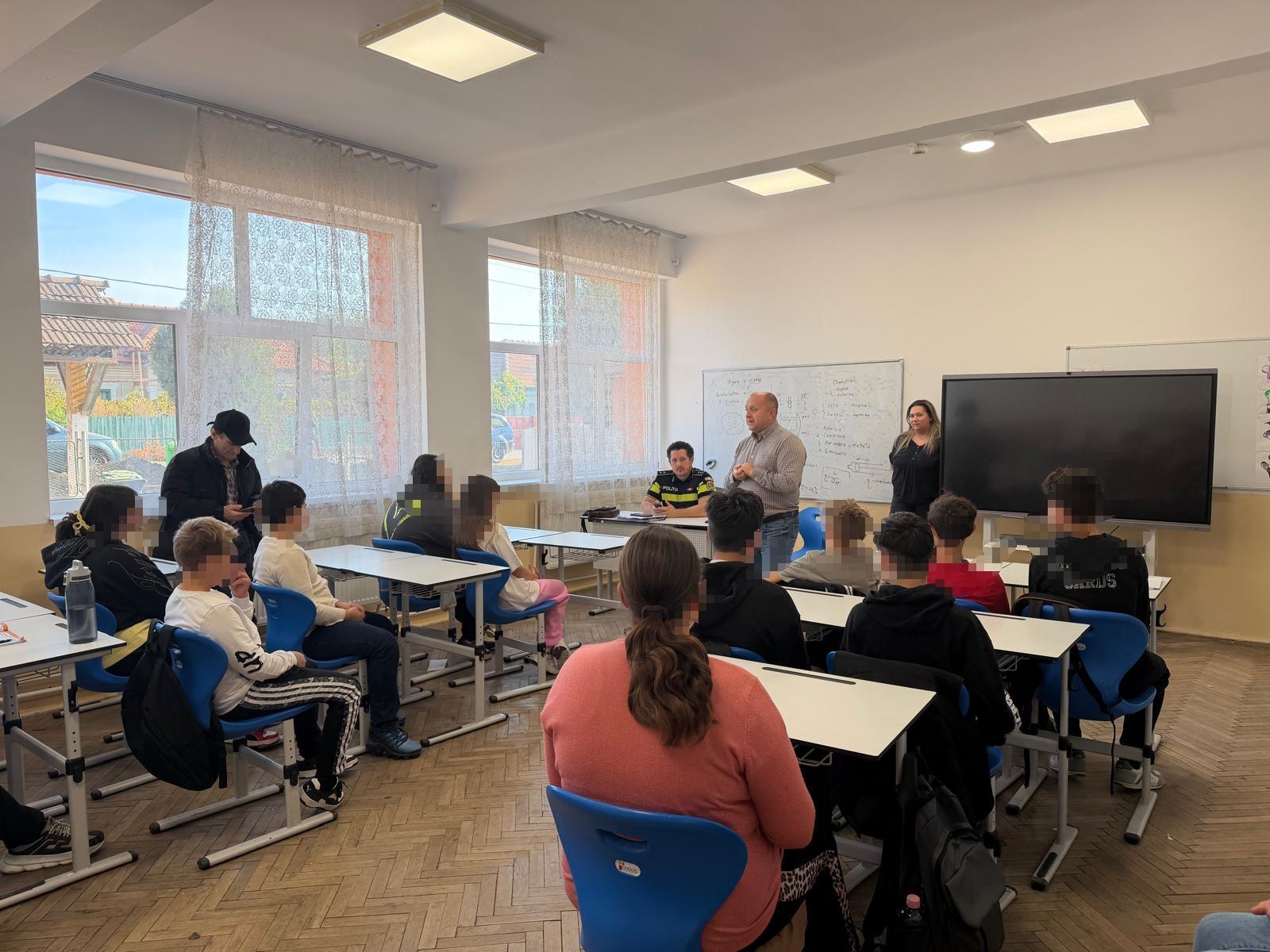 Educație pentru siguranță: elevii din Pristol, implicați în proiectul PREVENTIN