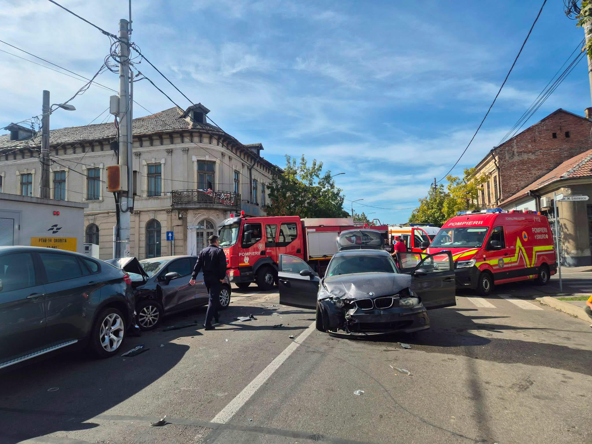 Accident în Drobeta-Turnu Severin. Două persoane au fost transportate la spital
