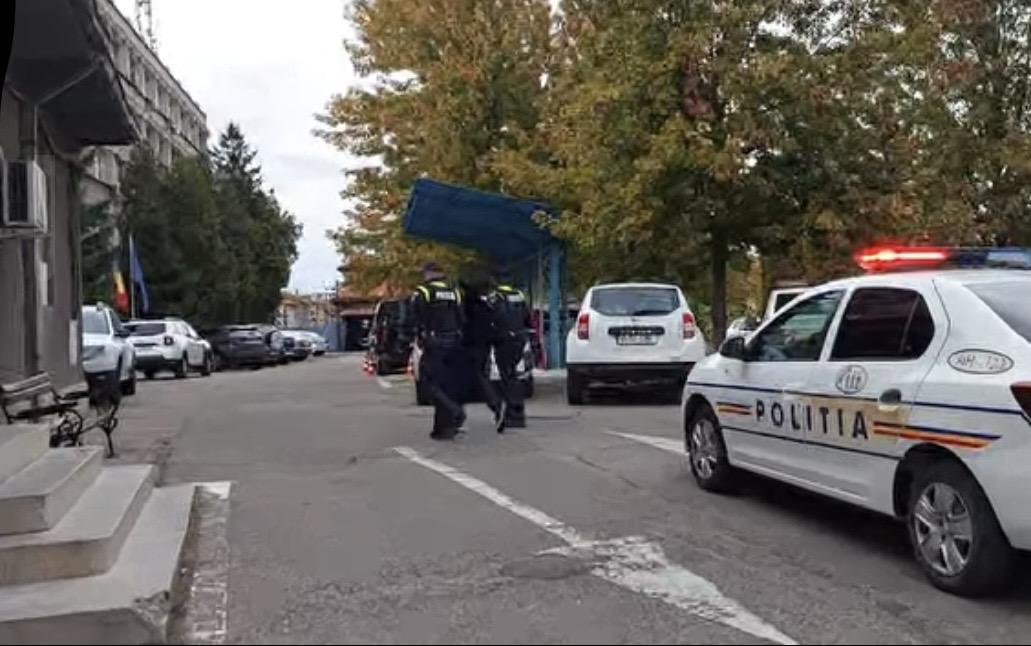 Trei bărbați din Mehedinți, reținuți după scandalul din Gârla Mare. Alte trei persoane, chemate la audieri
