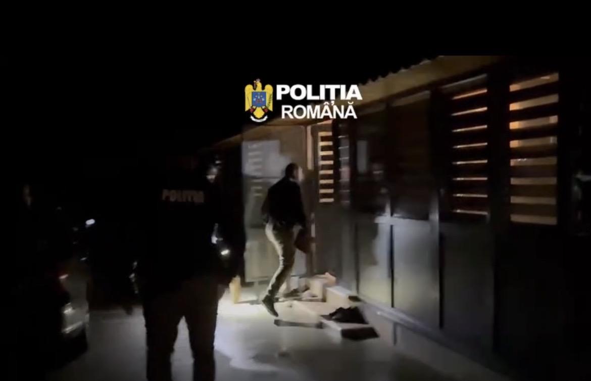 Furt de televizoare de 50.000 de euro, anchetat de polițiștii din Mehedinți. Cinci bărbați din Olt, duși la audieri