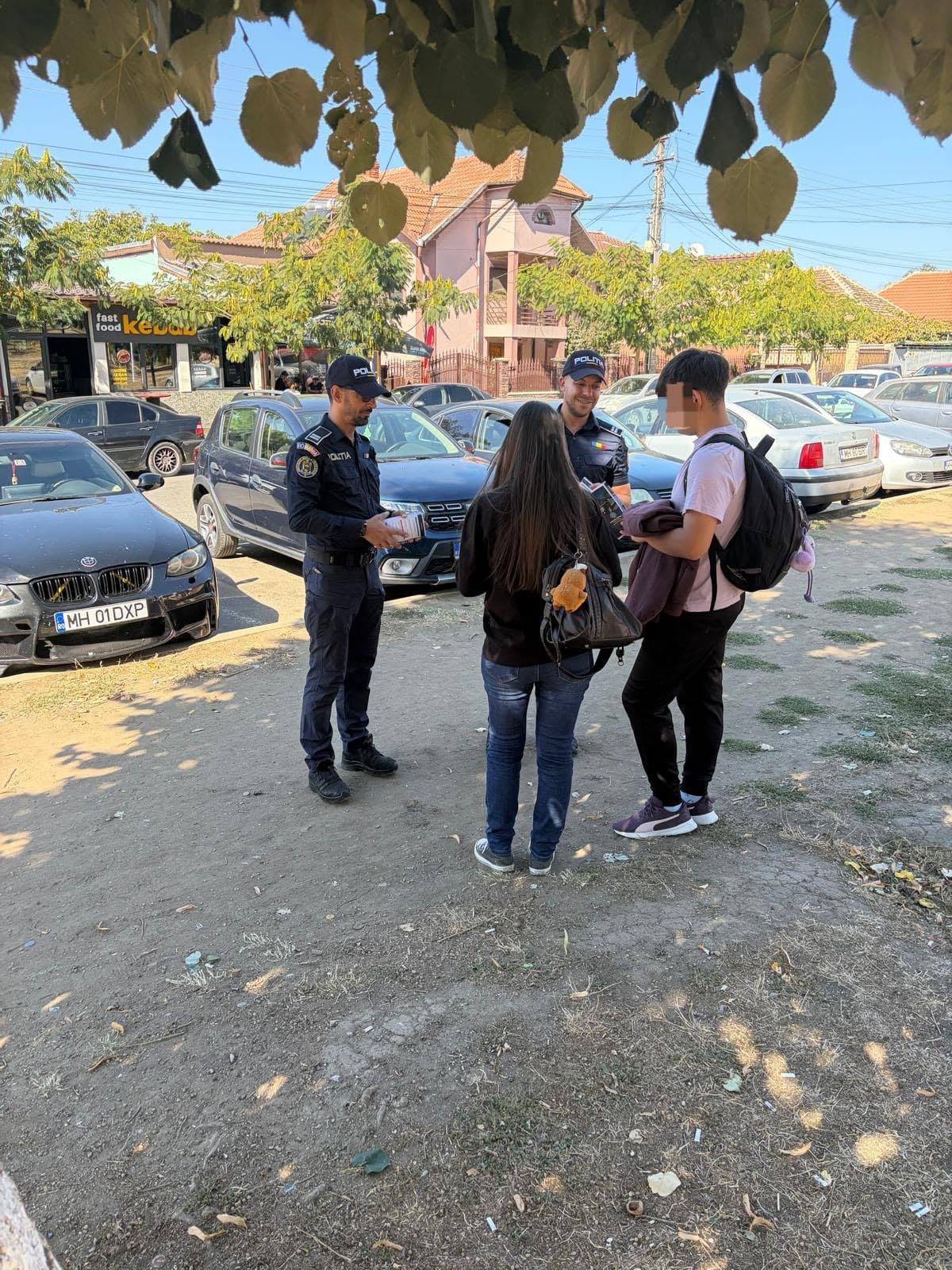 Polițiștii din Mehedinți, în mijlocul comunității de Ziua Mondială a Animalelor. Ce recomandări le-au transmis cetățenilor