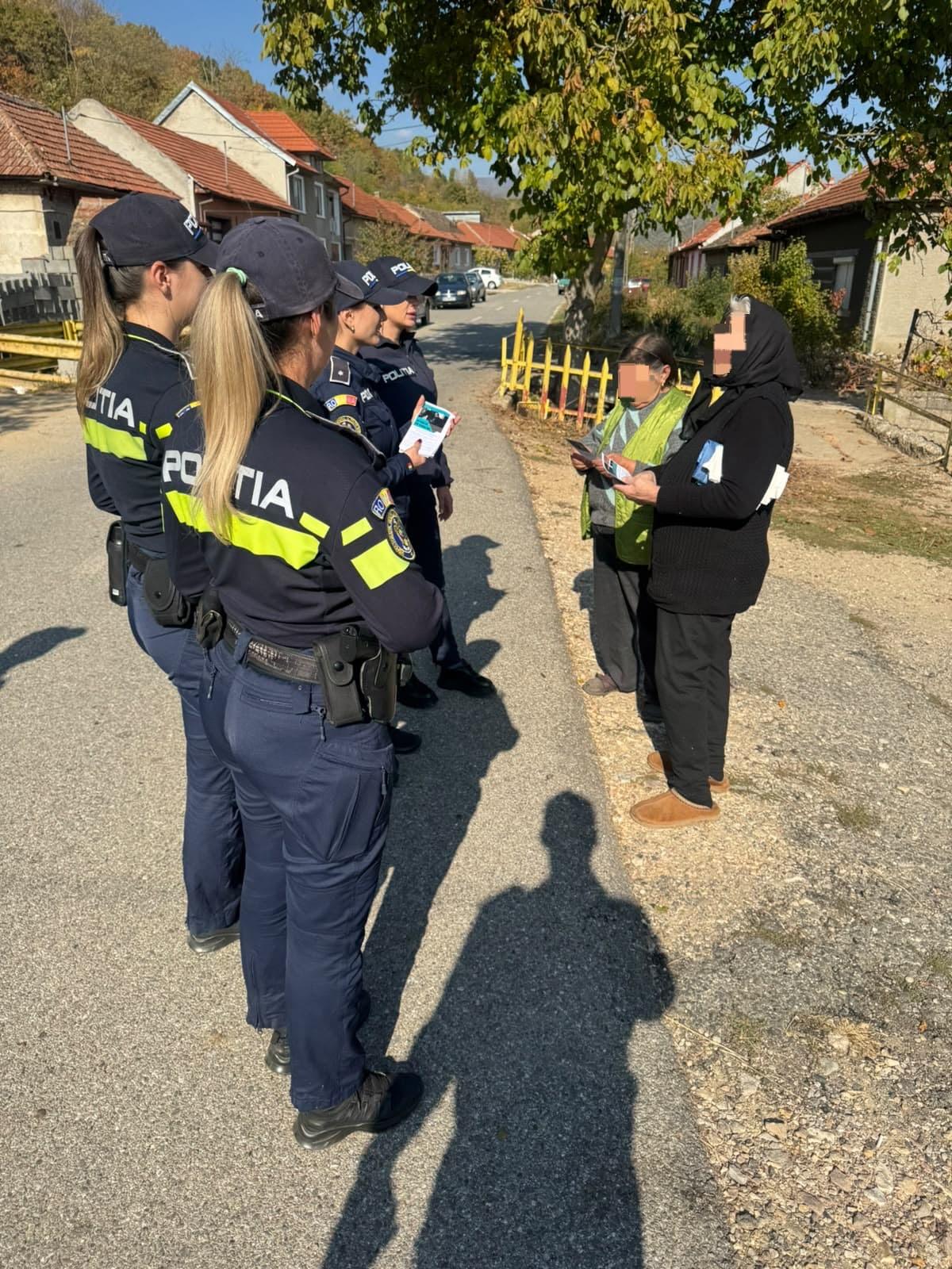 Acțiuni preventive ale polițiștilor în Eșelnița și Dubova. Persoanele vârstnice, în atenția oamenilor legii